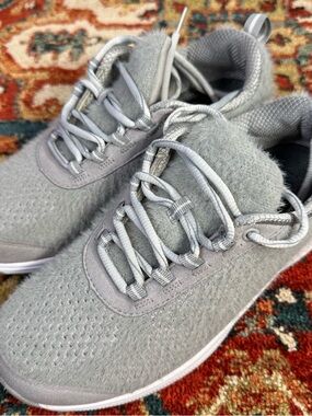 Women's Gray Athletic Sneakers - Lightweight Everyday Trainer size 7.5 WIDE